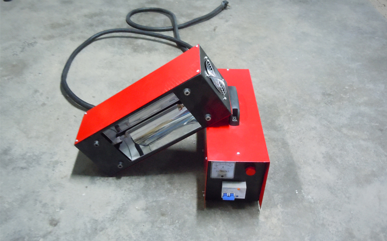 紅色手提式UV固化機(jī).jpg 紅色手提式UV固化機(jī).jpg